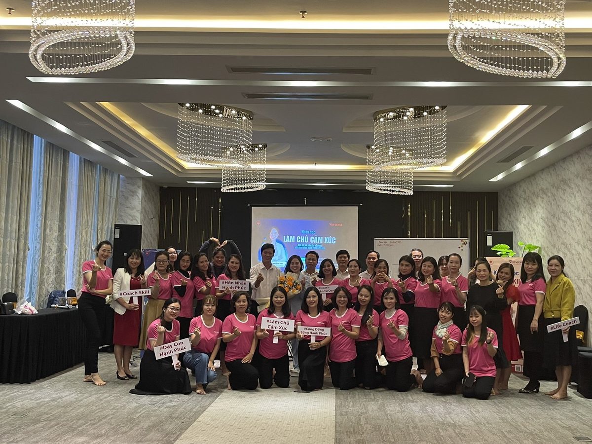 Ảnh tập thể cả lớp Làm Chủ Cảm Xúc trong hội trường